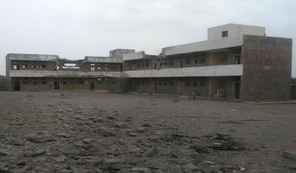 قصف مدرسة استخدمت مركزا لصرف المساعدات الغذائية