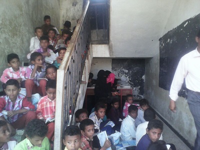 النازحون يزاحمون الطلاب على الفصول.!